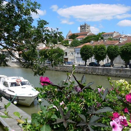 Saint-Savinien De Charme Et D'Eau Bed & Breakfast エクステリア 写真