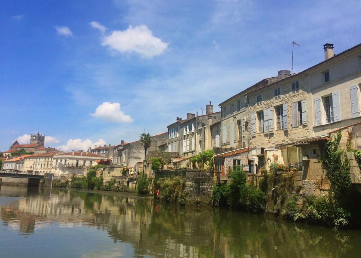 Saint-Savinien De Charme Et D'Eau Bed & Breakfast エクステリア 写真